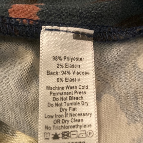 Weston navy with butterflies on it blouse - Picture 4 of 4